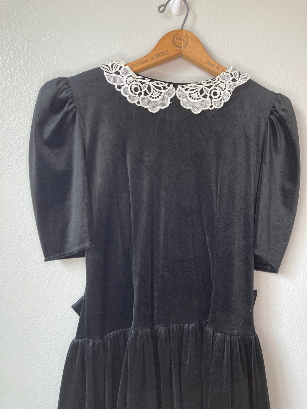 Vintage velvet Lace Collar Puff Sleeve Huge Bow Drop Waist 80s Dress goth Sz 6